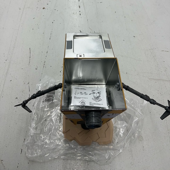 BORDERLAND CLAPTRAP LIGHT UP POPCORN BUCKET AMC OREON EXCLUSIVE - Picture 2 of 3